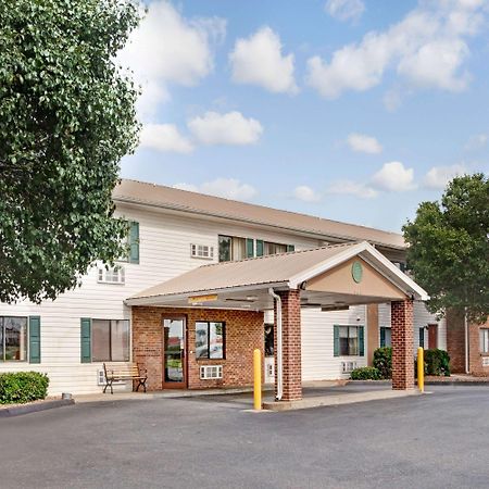 Super 8 By Wyndham West Memphis Hotel Екстериор снимка