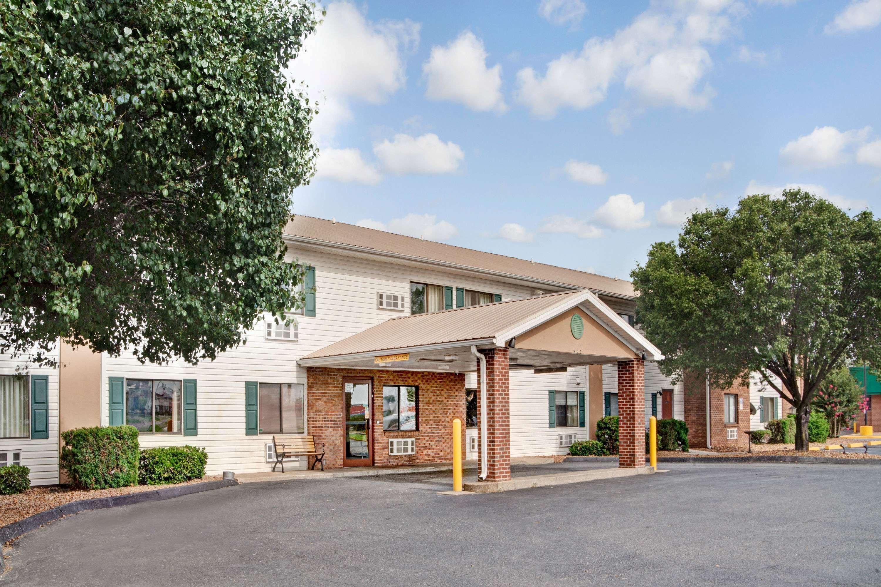 Super 8 By Wyndham West Memphis Hotel Екстериор снимка