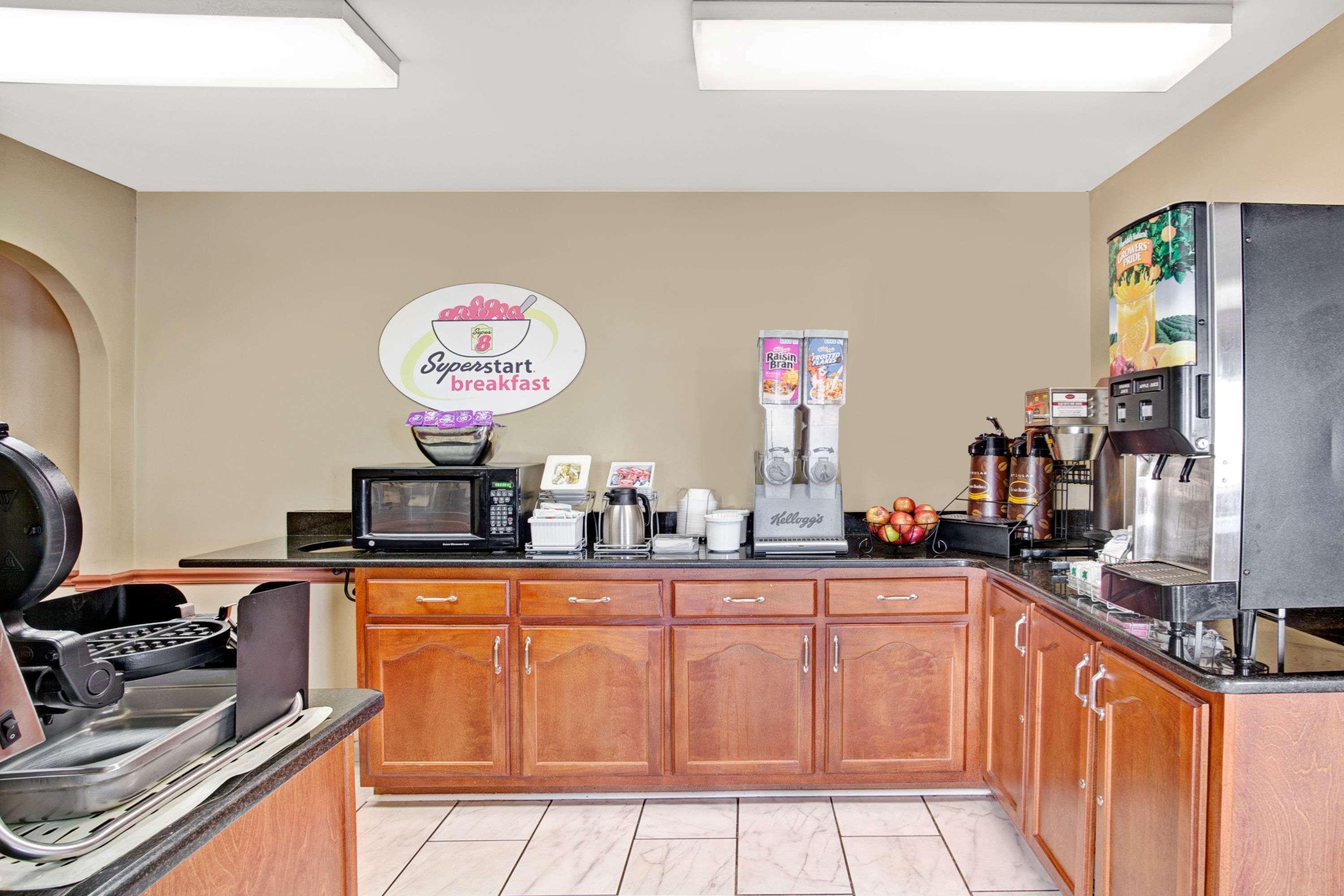 Super 8 By Wyndham West Memphis Hotel Екстериор снимка