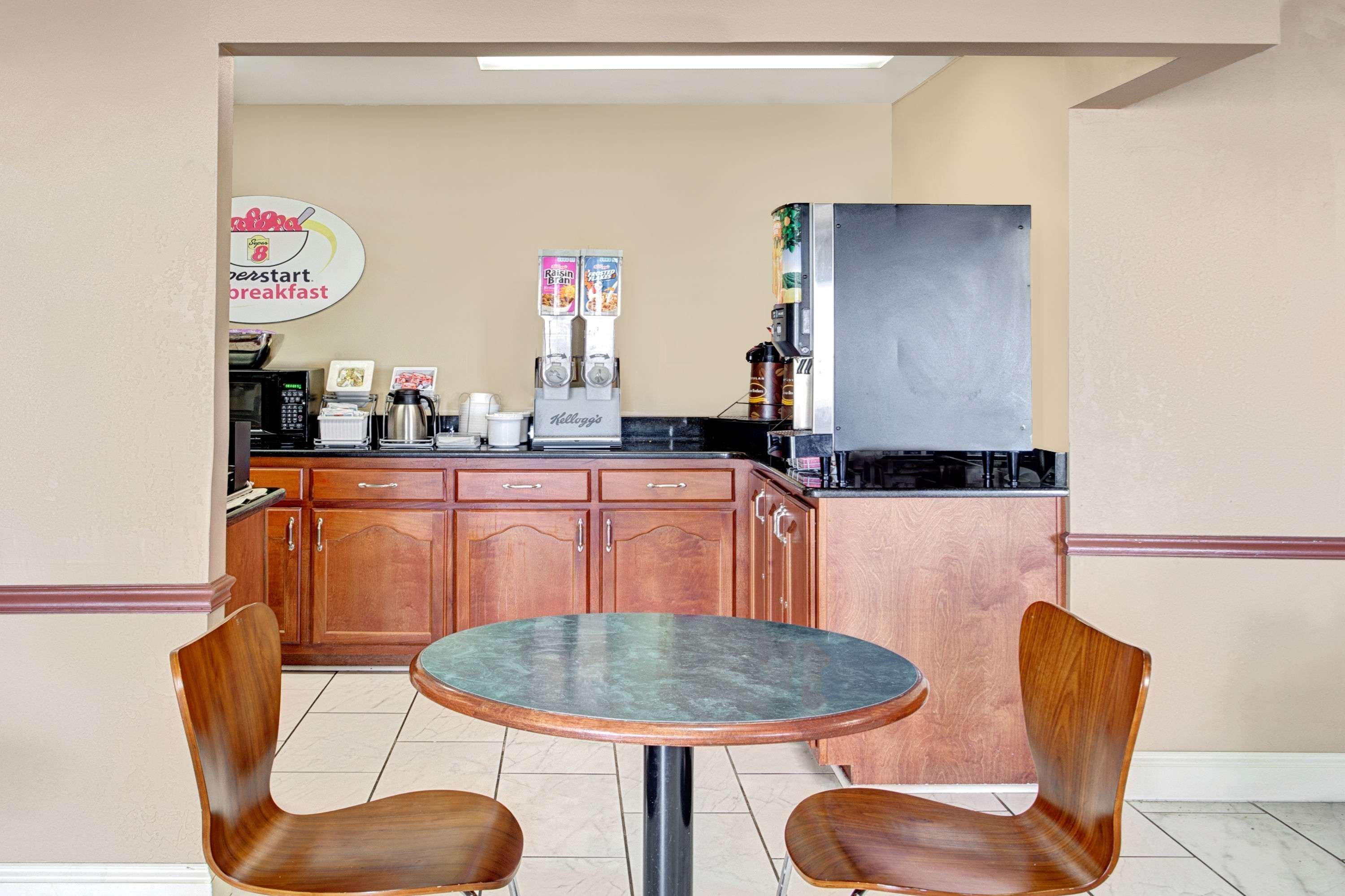 Super 8 By Wyndham West Memphis Hotel Екстериор снимка
