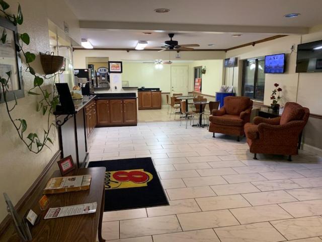 Super 8 By Wyndham West Memphis Hotel Екстериор снимка